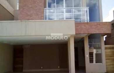 Imagem: A casa em condomínio possui 3 Dormitórios, 4 Banheiros, 3