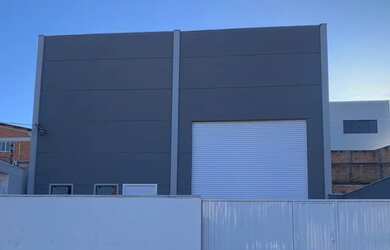 Imagem: O depósito possui 3 Vagas na garagem, 200m² de Área, Imóvel