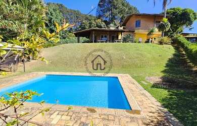 Imagem: A casa em condomínio possui 4 Dormitórios, 5 Banheiros, 2