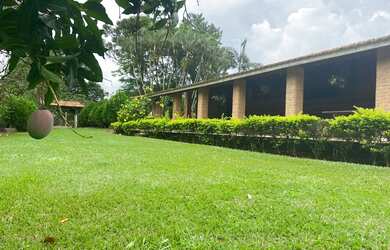 Imagem 14: Condomínio fechado. Piscina, Churrasqueira, 5.000m² de Áreae3 Banheiros