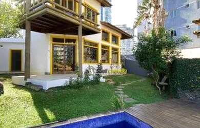 Imagem: A casa possui 4 Dormitórios, 3 Banheiros, 1 Vaga na garagem