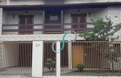 Imagem: A casa em condomínio possui 3 Dormitórios, 3 Banheiros, 2