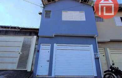 Imagem: A casa possui 2 Dormitórios, 1 Banheiro, 1 Vaga na garagem