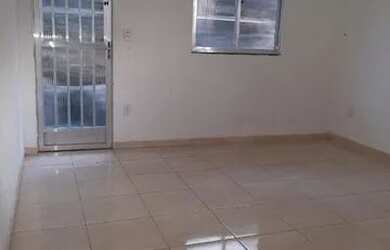 Imagem: A casa possui 1 Dormitório, 1 Banheiro e está localizado em