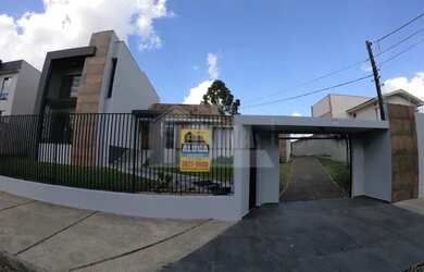 Imagem: A casa possui 4 Dormitórios, 1 Banheiro, 2 Vagas na garagem