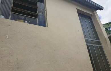 Imagem: A casa possui 1 Dormitório e 1 Banheiro e está localizado