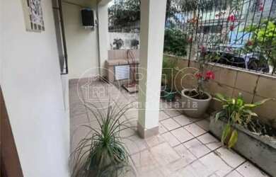 Imagem: A casa possui 4 Dormitórios, 3 Banheiros, 2 Vagas na garagem