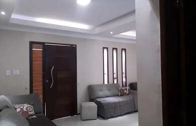 Imagem: A casa possui 3 Dormitórios, 2 Banheiros e está localizado