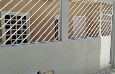 Imagem: A casa à venda possui 2 Dormitórios e 1 Banheiro e está localizado