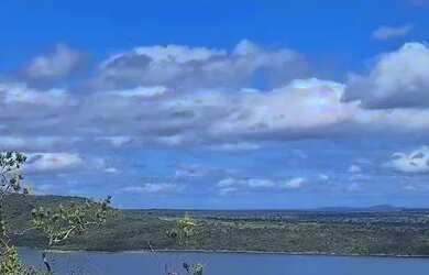 Imagem: O terreno possui 30.000m² de Área e está localizado em Três