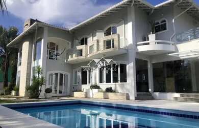 Imagem: A casa possui 4 Dormitórios, 5 Banheiros, 4 Vagas na garagem