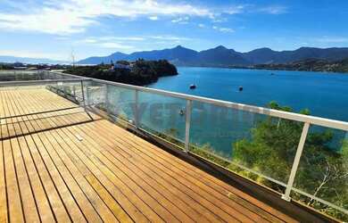 Imagem: A casa possui 3 Dormitórios, 4 Banheiros, 4 Vagas na garagem