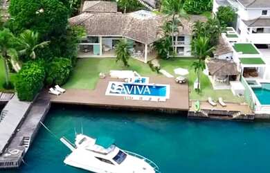 Imagem 3: Deslumbrante residência costeira no renomado Condomínio Portogalo, em...