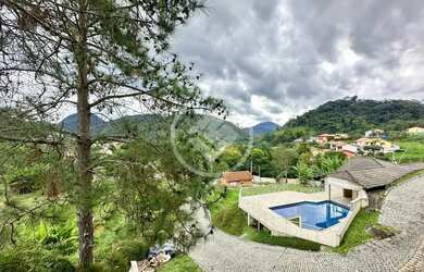 Imagem: A casa em condomínio possui 3 Dormitórios, 2 Banheiros, 2