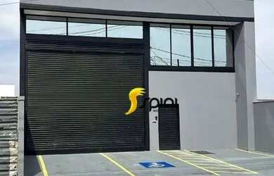 Imagem: O depósito possui 3 Vagas na garagem, 250m² de Área e está