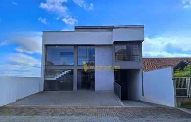 Imagem: O depósito possui 5 Vagas na garagem, 203m² de Área e está