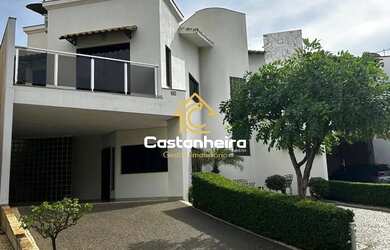 Imagem: A casa em condomínio possui 5 Dormitórios, 3 Banheiros, 4