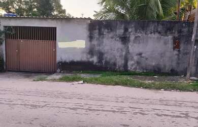 Imagem: A casa possui 2 Dormitórios, 2 Banheiros e 2 Vagas na garagem