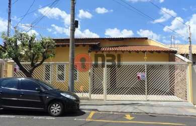 Imagem: A casa possui 2 Dormitórios, 3 Banheiros, 4 Vagas na garagem