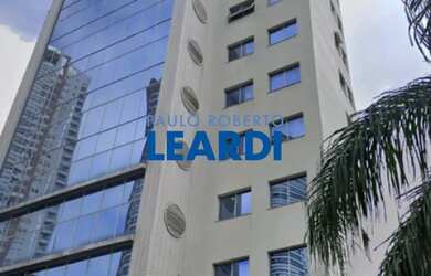 Imagem: O depósito possui 3 Vagas na garagem, 93m² de Área e está