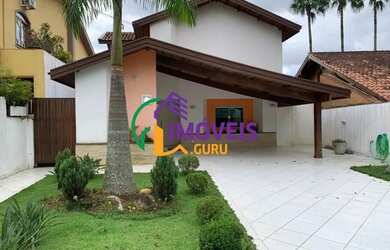 Imagem: A casa em condomínio possui 3 Dormitórios, 3 Banheiros, 4