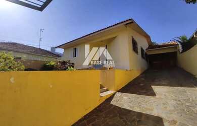 Imagem: A casa possui 4 Dormitórios, 3 Banheiros, 5 Vagas na garagem