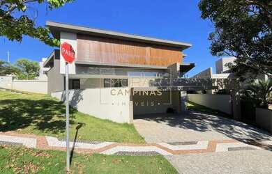 Imagem: A casa em condomínio possui 4 Dormitórios, 5 Banheiros, 4