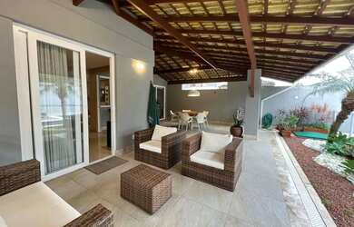 Imagem: A casa em condomínio possui 4 Dormitórios, 5 Banheiros, 4