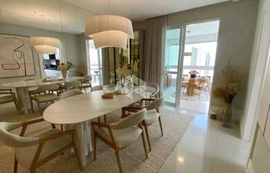 Imagem: O apartamento possui 3 Dormitórios, 3 Banheiros, 4 Vagas na