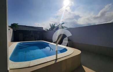 Imagem: A casa possui 3 Dormitórios, 2 Banheiros, 2 Vagas na garagem