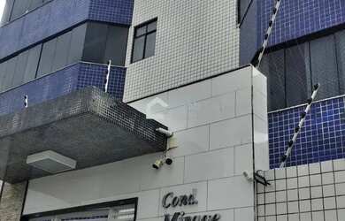 Imagem: O apartamento possui 3 Dormitórios, 1 Banheiro, 2 Vagas na