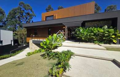 Imagem: A casa em condomínio possui 5 Dormitórios, 5 Banheiros, 5