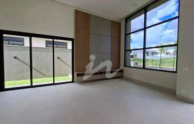 Imagem: A casa em condomínio possui 4 Dormitórios, 2 Banheiros, 2