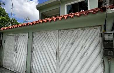 Imagem: A casa possui 2 Dormitórios, 1 Banheiro, 1 Vaga na garagem