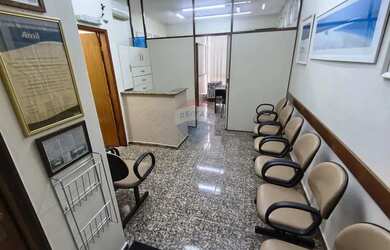 Imagem: O depósito possui 1 Vaga na garagem, 34m² de Área e está