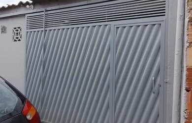 Imagem: A casa possui 2 Dormitórios, 1 Banheiro, 3 Vagas na garagem