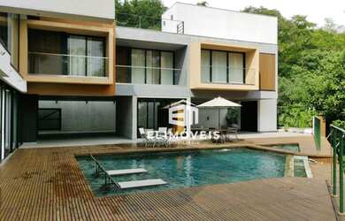 Imagem: A casa em condomínio possui 4 Dormitórios, 5 Banheiros, 5