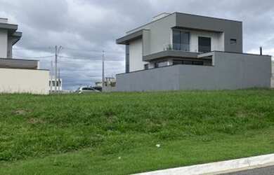 Imagem: O terreno possui 250m² de Área e está localizado em Loteamento