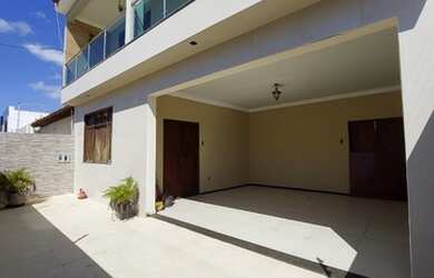 Imagem: A casa possui 4 Dormitórios, 4 Banheiros, 4 Vagas na garagem