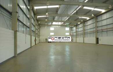 Imagem: O depósito possui 5 Vagas na garagem, 1.705m² de Área, Imóvel