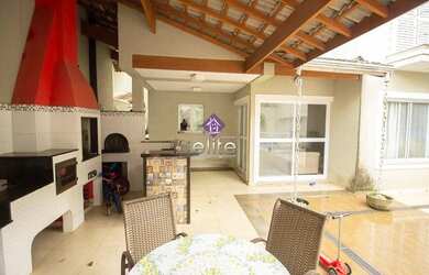 Imagem: A casa possui 3 Dormitórios, 3 Banheiros, 2 Vagas na garagem