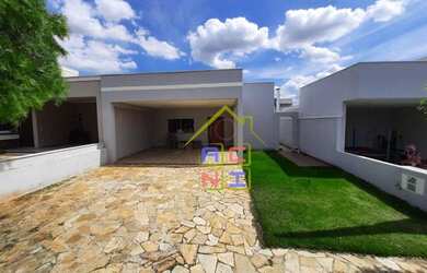 Imagem: A casa em condomínio possui 3 Dormitórios, 3 Banheiros, 4