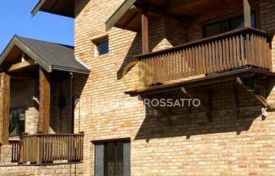 Imagem: A casa em condomínio possui 5 Dormitórios, 5 Banheiros, 5