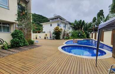 Imagem: A casa possui 5 Dormitórios, 5 Banheiros, 2 Vagas na garagem