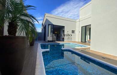 Imagem: A casa em condomínio possui 3 Dormitórios, 5 Banheiros, 4