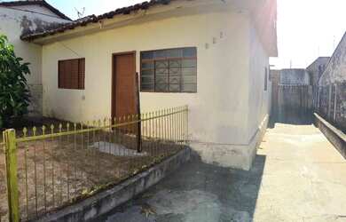 Imagem: A casa possui 2 Dormitórios, 1 Banheiro, 100m² de Área e