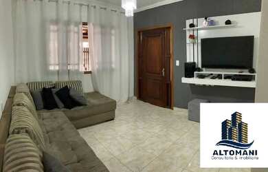 Imagem: A casa possui 2 Dormitórios, 1 Banheiro, 2 Vagas na garagem