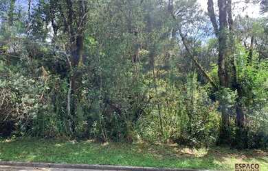 Imagem: O terreno possui 420m² de Área e está localizado em Gramado