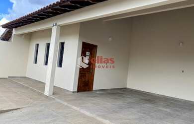 Imagem: A casa possui 3 Dormitórios, 2 Banheiros, 2 Vagas na garagem