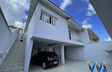 Imagem: A casa possui 3 Dormitórios, 4 Banheiros, 4 Vagas na garagem